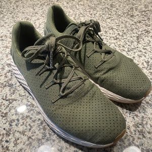 Men’s NOBULL Ripstop Runner. Army Green / Gum. Size: 9.5